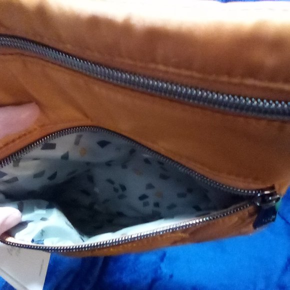Lug Skipper Crossbody Amber Yellow - Picture 4 of 4